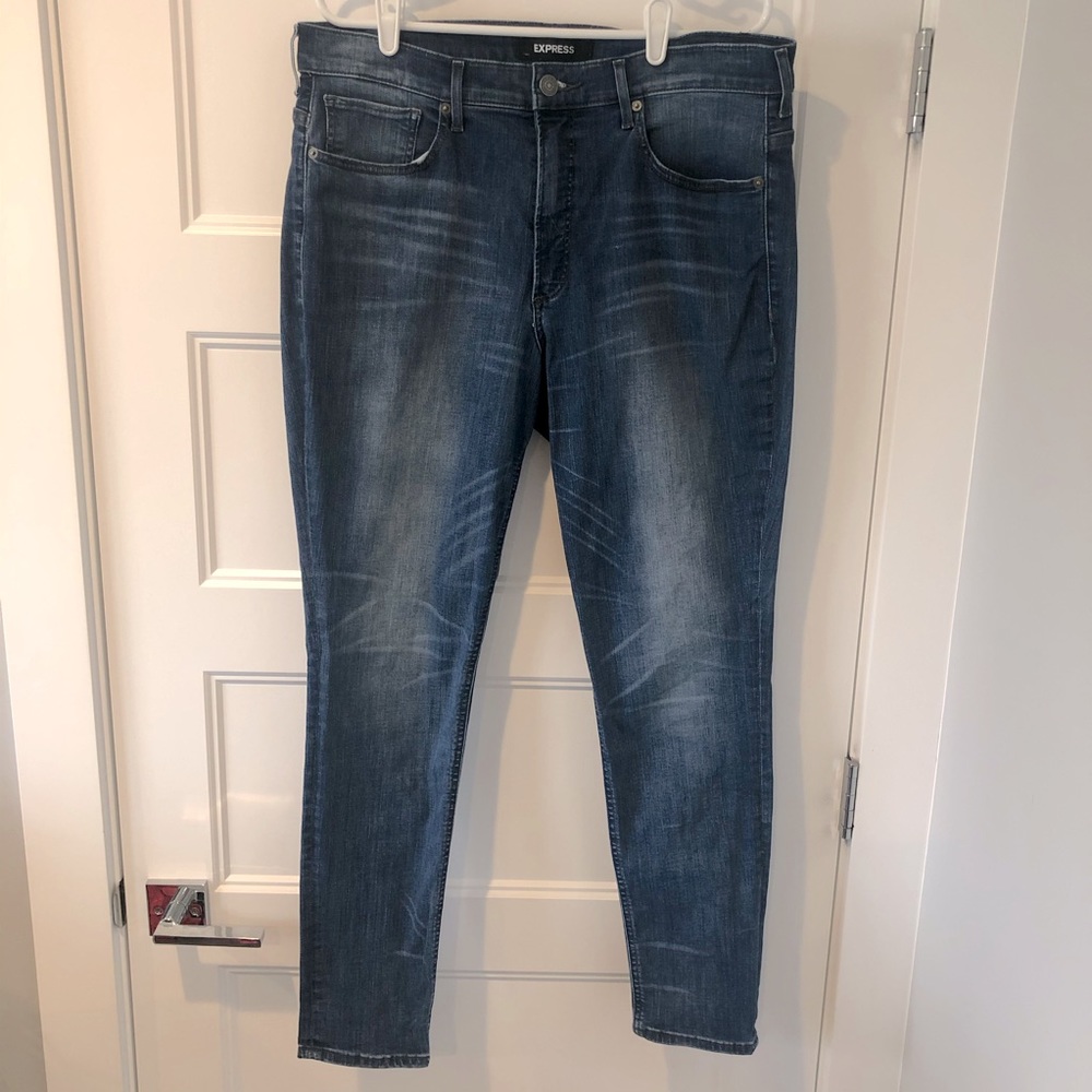 Express “Denim Perfect” Perfect Curves High Rise Denim Legging